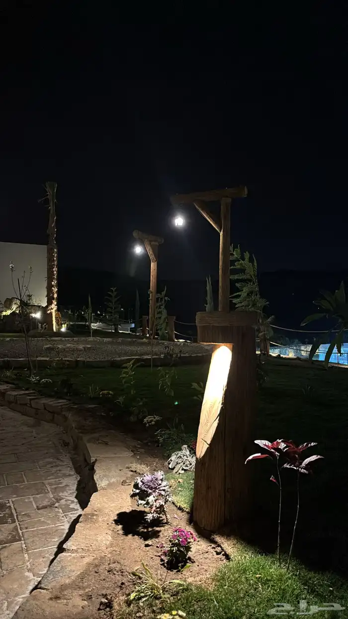 طاولات وكراسي خشبية وليست صناعية طبيعية 17