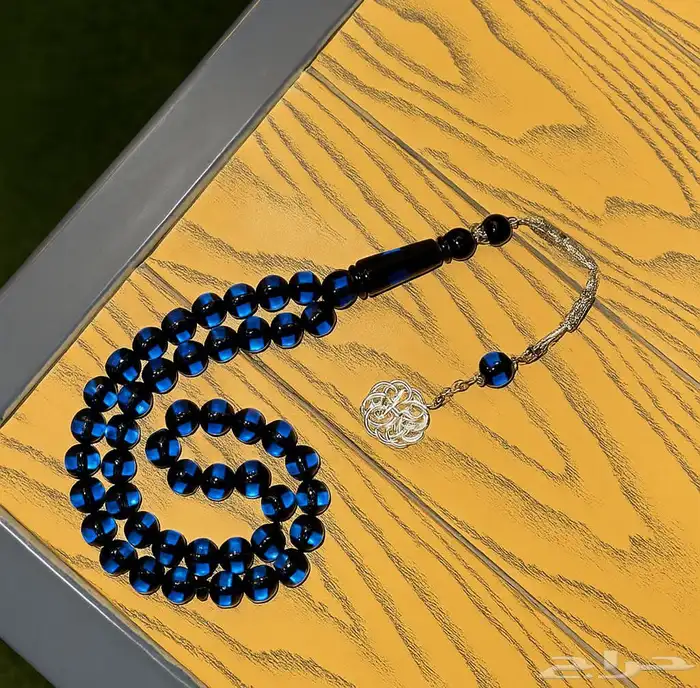 مسبحة لون مميز ( أسود شفافيتها زرقاء ) 0