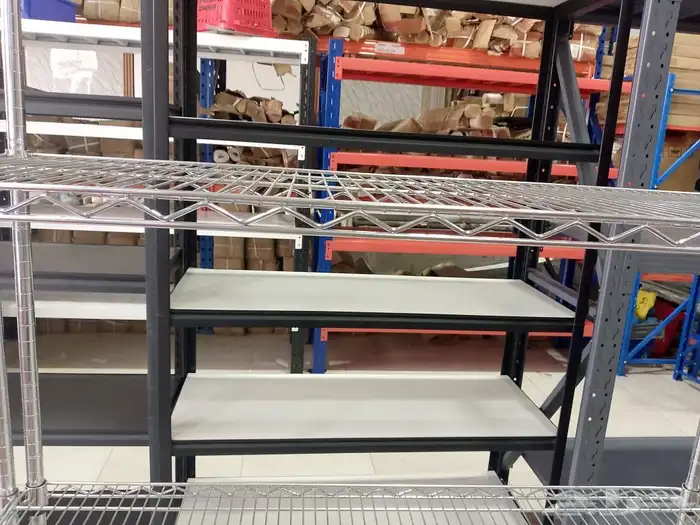 رفوف ارفف تخزين مستودعات 0