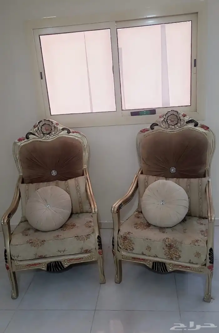 قطعتين كنب استقبال كلاسيك خشبي مقاس كبير 0