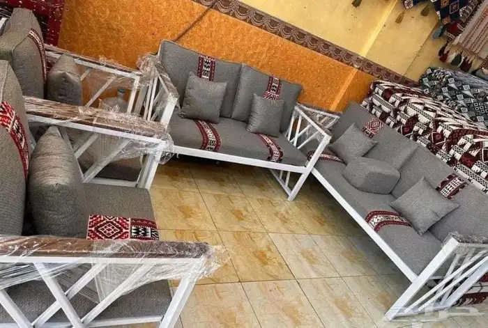 في كراسي هو شوب حديد وطني تفصيل جاهز كله في ابغى توصل 36