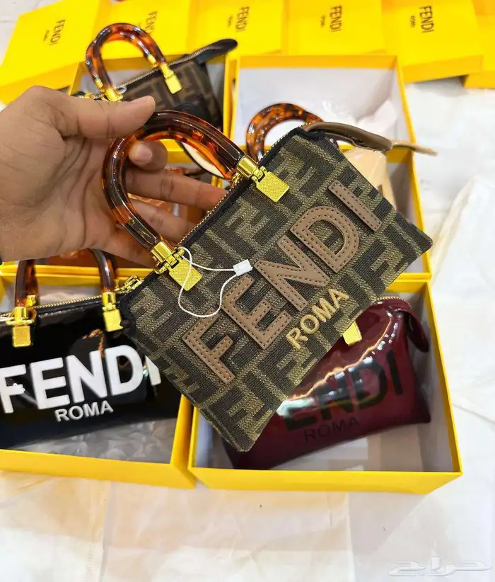 شنط فندي مع ملحقاتها 2