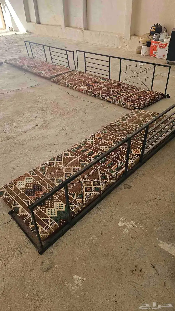 اربع جلسات ارضية حديد واربع زل للبيع 1