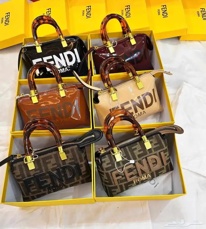 شنط فندي مع ملحقاتها 0