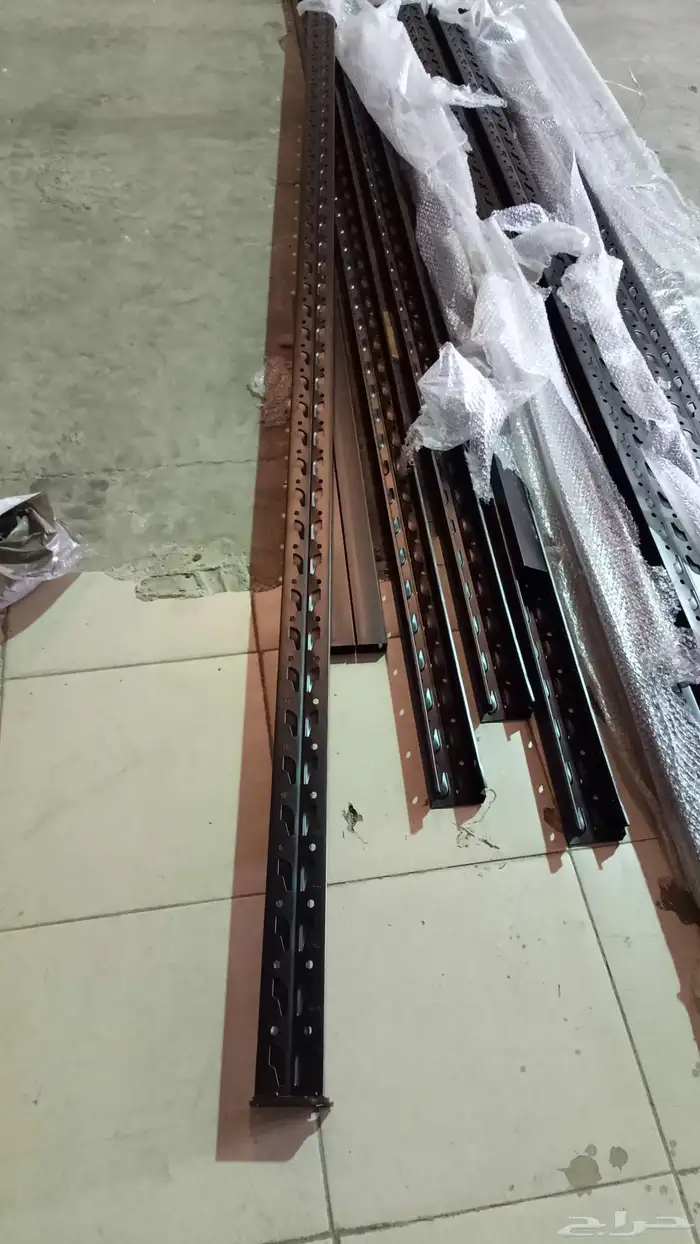 يوجد لديناء جميع انواع الرفوف لتواصل علا الرقم 7