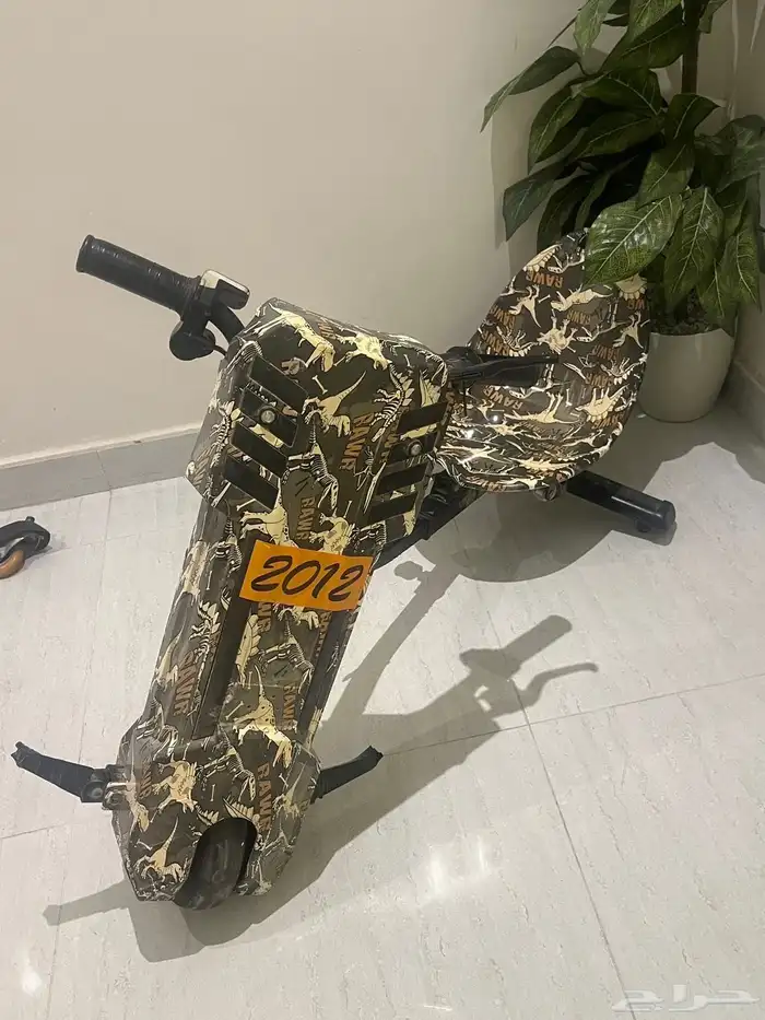 اسكوتر 2 الواحد ب 200 و الثاني 300 0