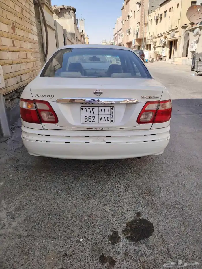 نيسان صني موديل 2002 سياره نظيفه جدا لوحه مميزه السياره 0