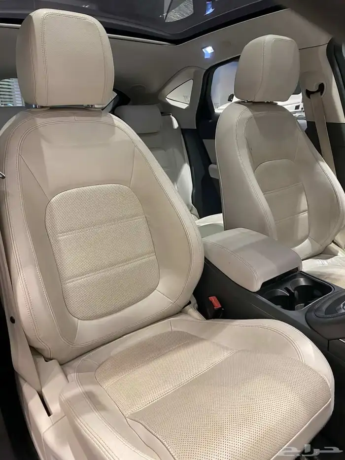 Jaguar E -pace 9