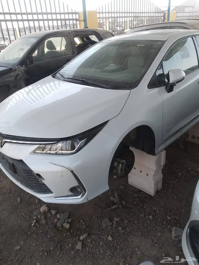 تويوتا كورولا 2023 تشليح قطع غيار فقط 1