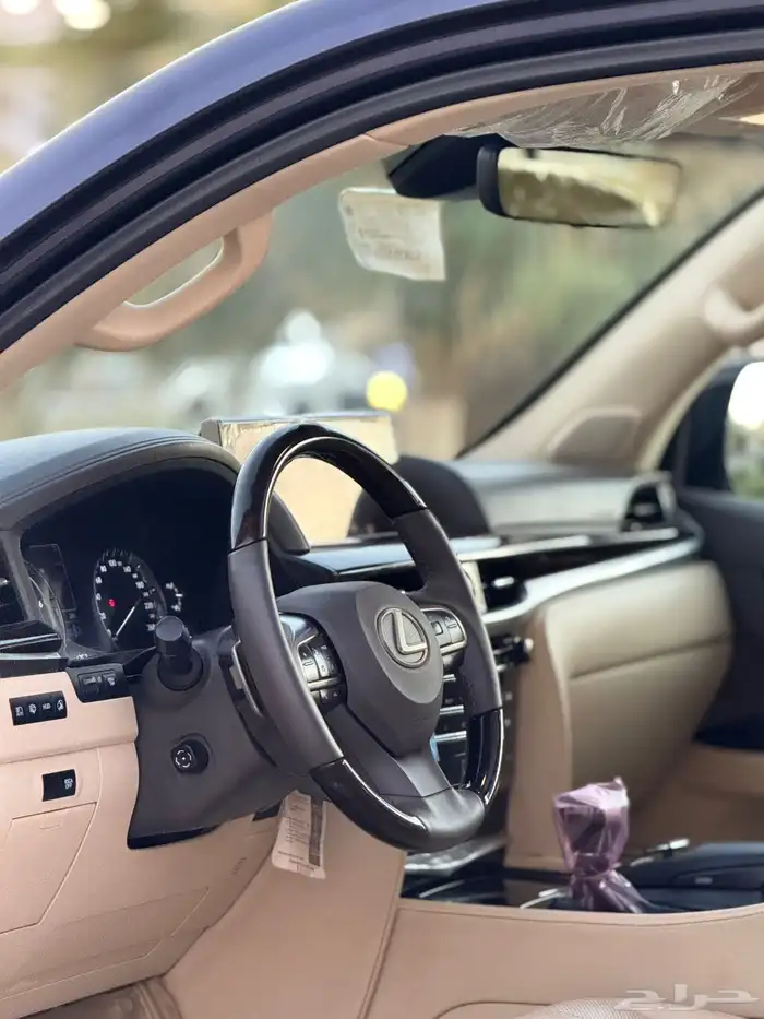 لكزس LX570 فل كامل 2019 الحد 250 الف 17