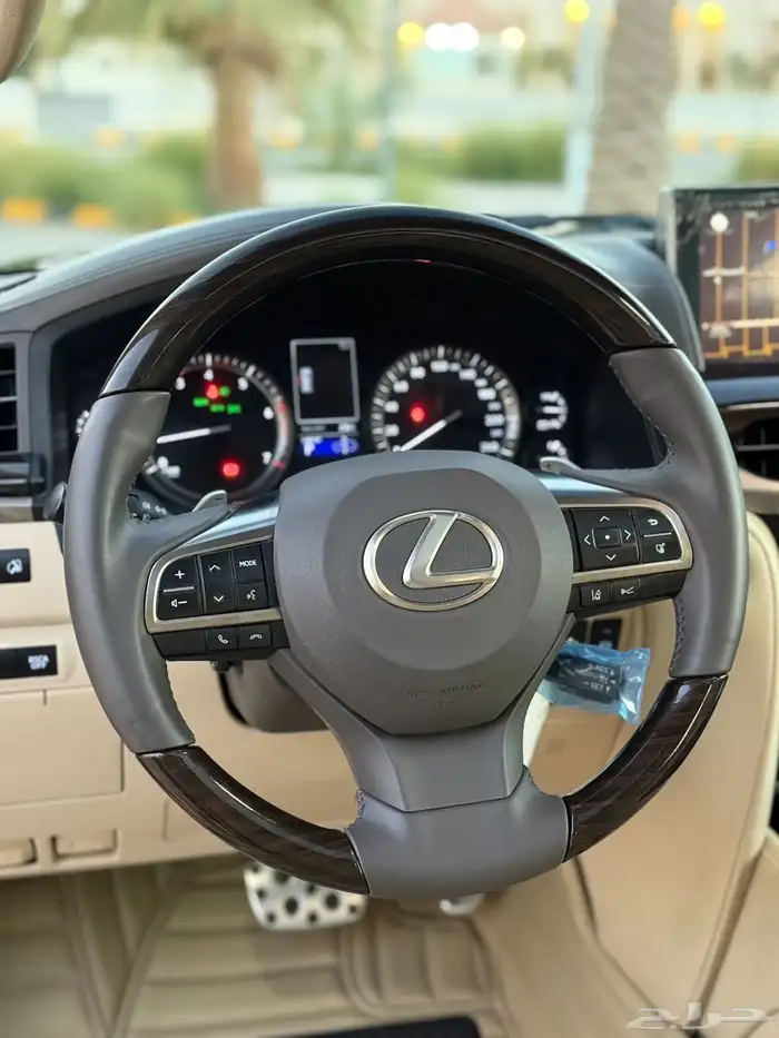 لكزس LX570 فل كامل 2019 الحد 250 الف 28