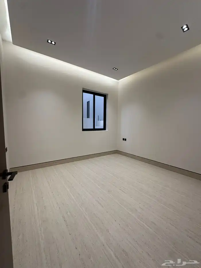 فيلا مع شقة للبيع في حي البيان 4