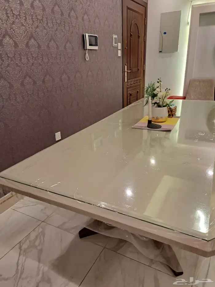 طاولة سفرا جديده خشب وعليها زجاج للحماية 2