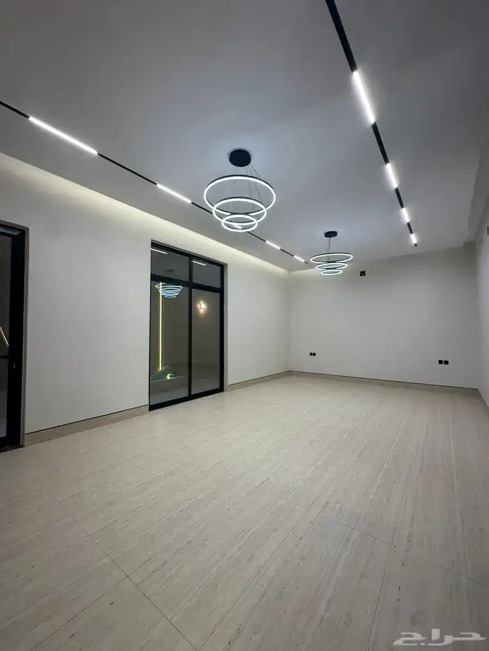 فيلا مع شقة للبيع في حي البيان 2