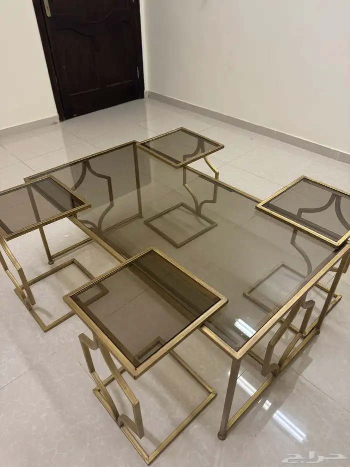 طاوله مع طاولات خدمه 1