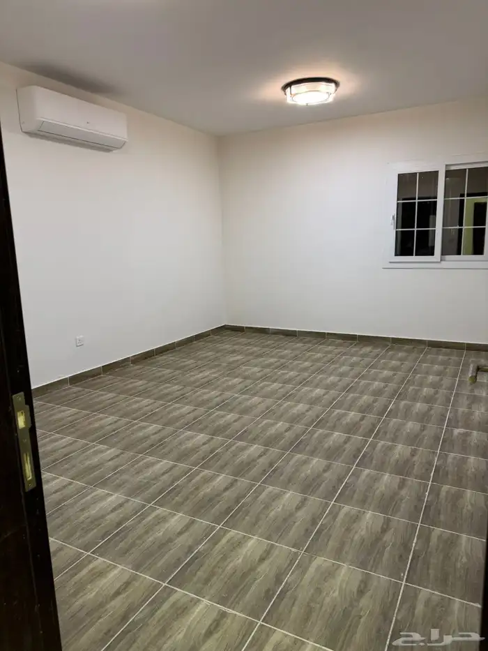 فيلا للاجار في حي خزام 12