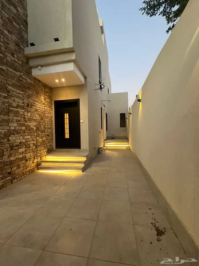 فيلا للبيع بموقع ممتاز بحي شهار السداد 1