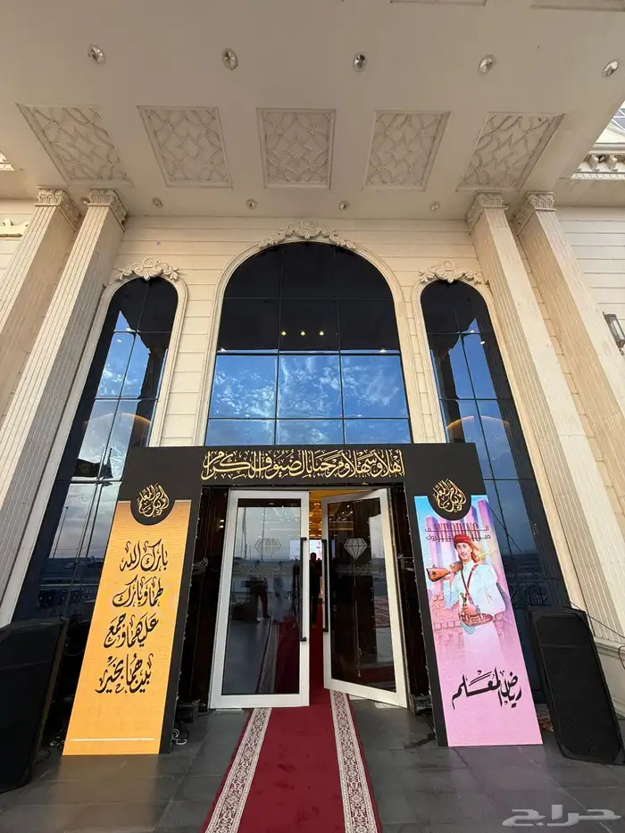 للبيع شاشة ليد p3 ان دور 40 متر بكامل اغراضها 7