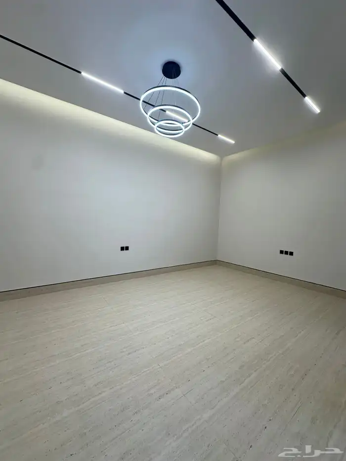 فيلا مع شقة للبيع في حي البيان 3