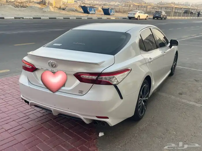 كامري سته سلندر SE ماشيه 335الف للبيع نظيفه شرط 16