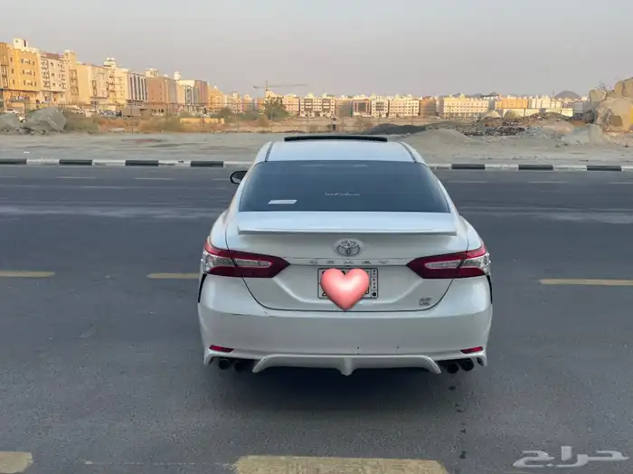 كامري سته سلندر SE ماشيه 335الف للبيع نظيفه شرط 20