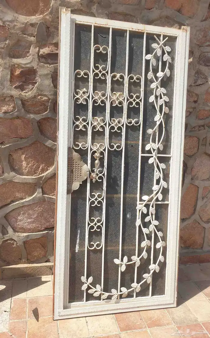 باب حديد نظيف 1