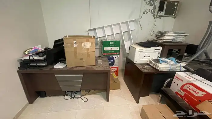 مكاتب وملحقاتها للبيع 2