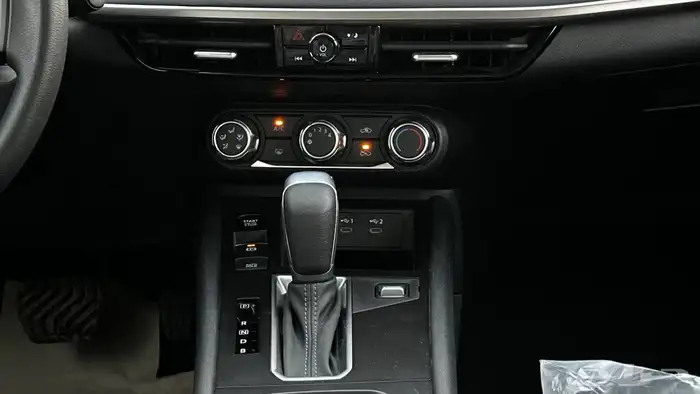 نيسان كيكس S 2025 ستاندر لدى شركة عبدالمجيد الخضر 10