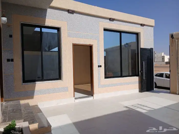 للبيع فيلا نص ارض حي الفلاح 16