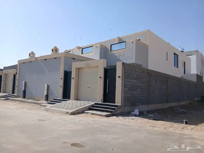 للبيع فيلا نص ارض حي الفلاح 15