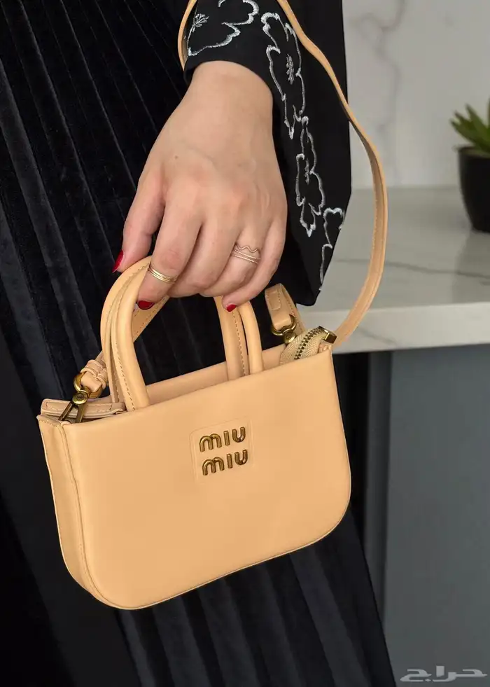 شنط هاي كواليتي ميو ميو 17