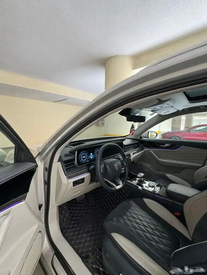 HONGQI HS5 Deluxe Pro 2022 Gold Color 2