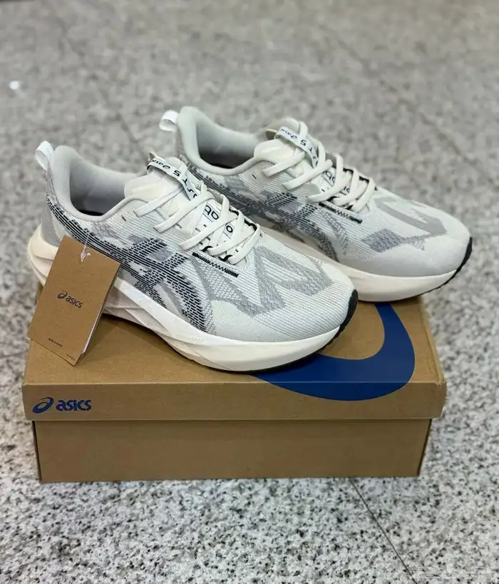 شوزات وشنط ماستر كوالتي متوفر لدينا كوتش وديور نيوبلانس 19