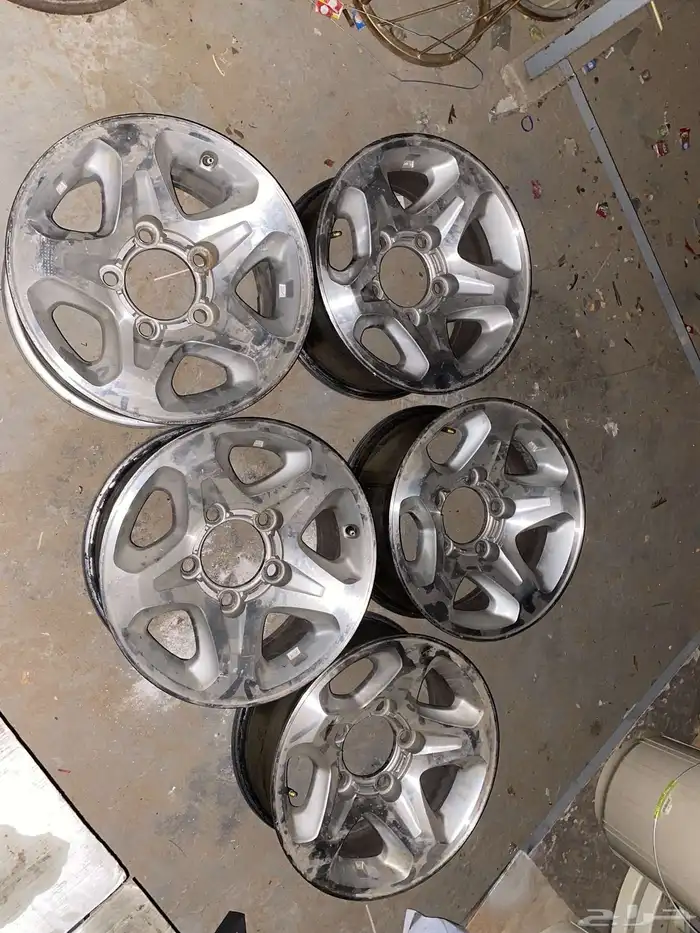 جنوط ربع فيابر ركبة مره وحده صواميل بلد ومعها غطيان 0