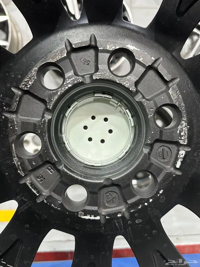 جنوط لاندكروزر 2023 مقاس 20 أصلي وكالة 15