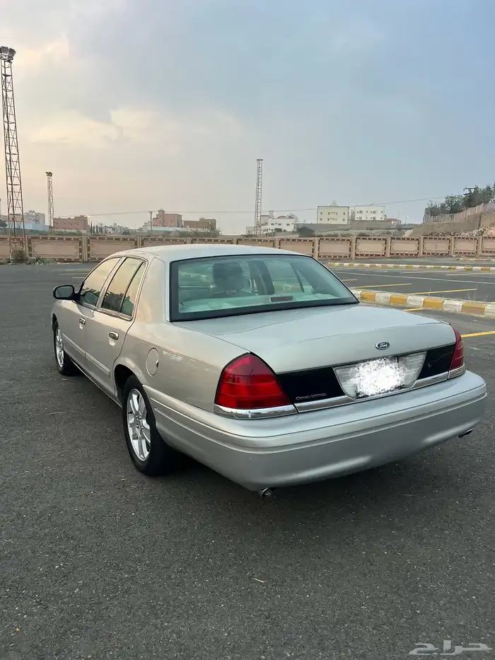 فورد كراون فكتوريا 2011 4