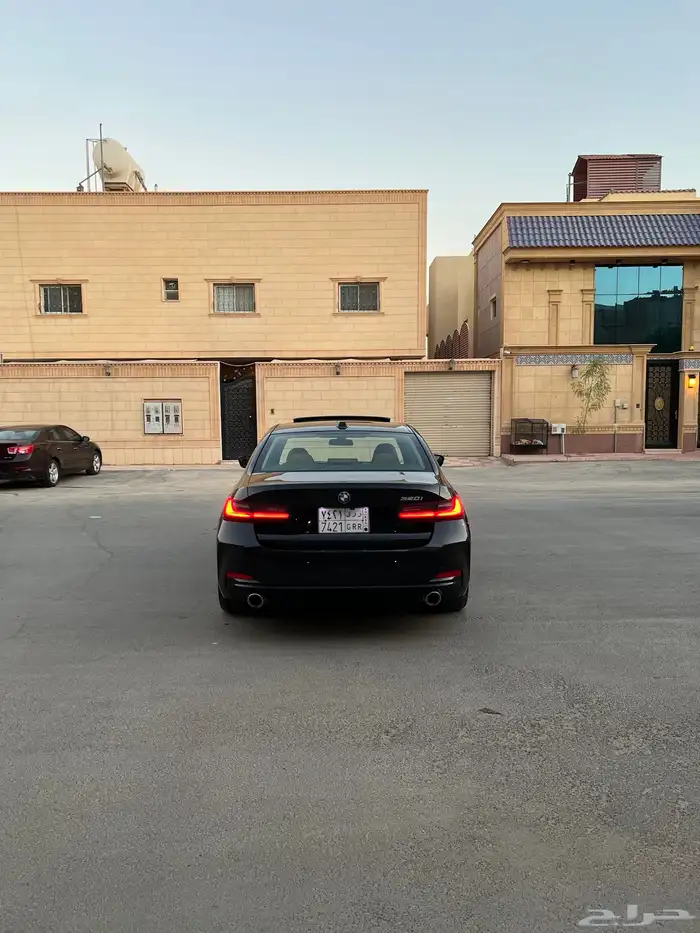 BMW 320i الفئه الثالثه 2023 7