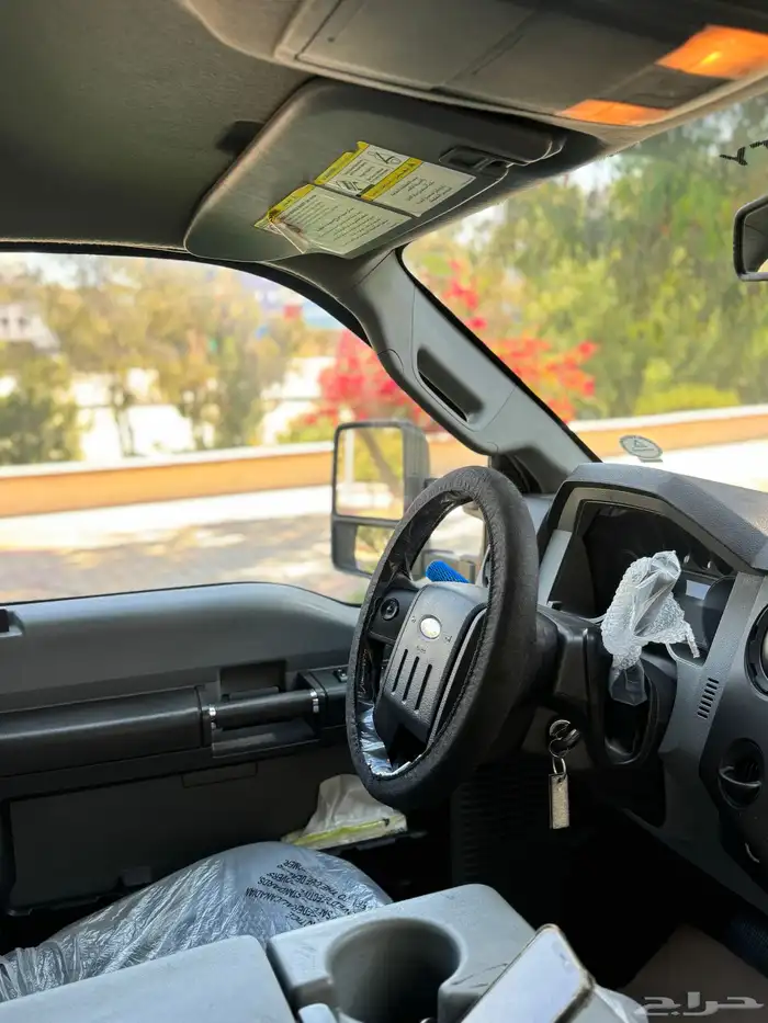 للبيع F350 موديل 2013 عداد100 الف كم 24