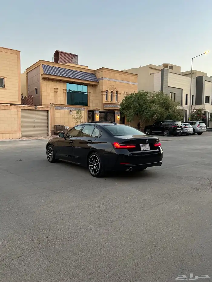 BMW 320i الفئه الثالثه 2023 12