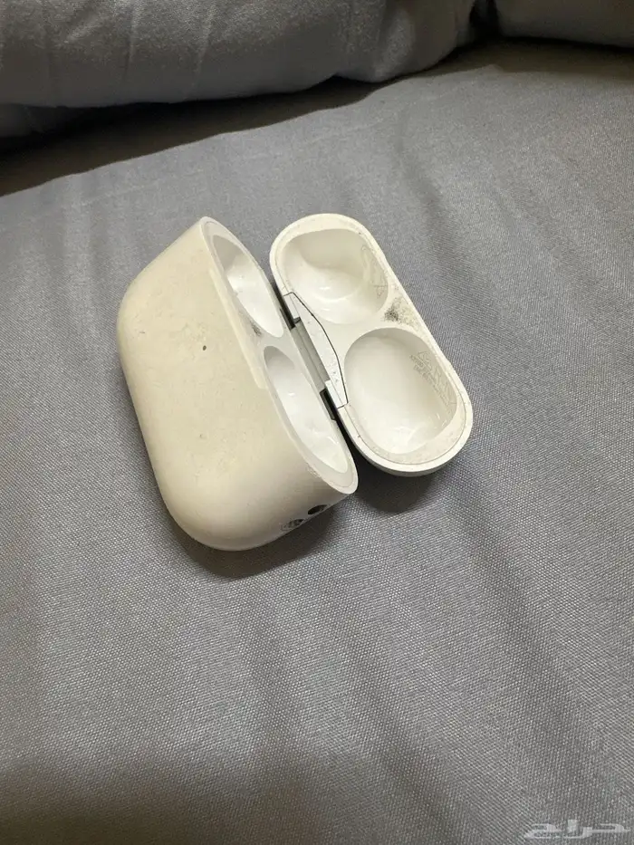 سماعة يمين ايربودز برو 1 شبه جديدة وبيت سماعات ايربودز برو 2 1