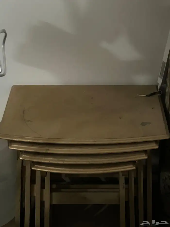 طاولة ارضيه مع 4 خدمه   طاولات خدمه 3