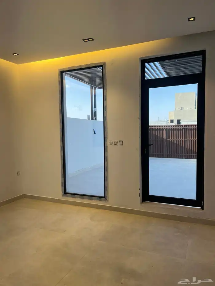 للبيع شقه في فيلا حي الرمال 10