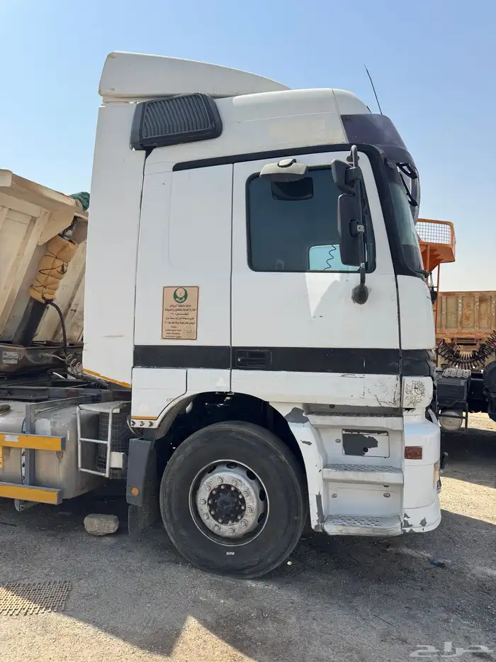 للبيع راس تريلا مرسيدس 2001 نظيف جدا جاهزة 2