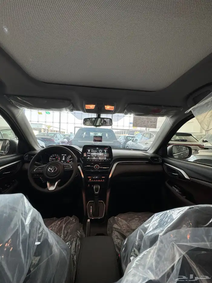 تويوتا اوربان فل كامل 2025 12