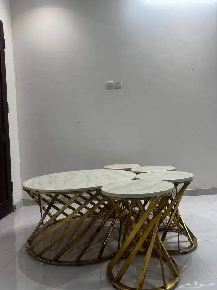 طاولات نضيفه للبيع 0