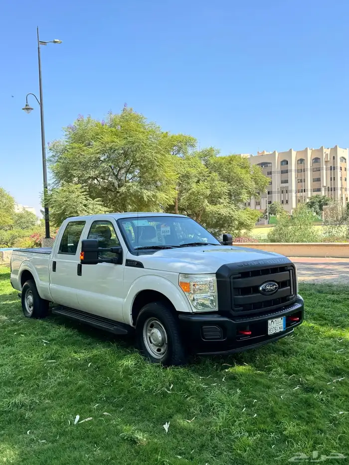 للبيع F350 موديل 2013 عداد100 الف كم 3