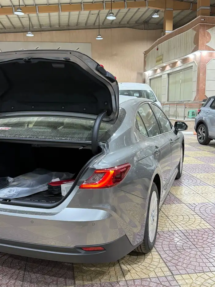 تايوتا كامري 2025 LE 22