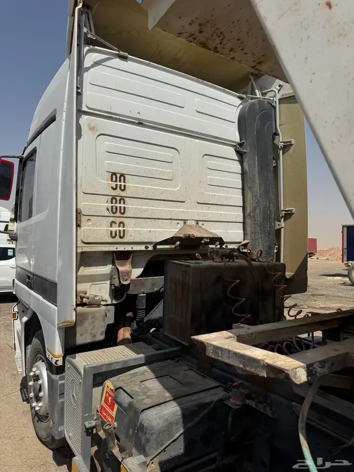 للبيع راس تريلا مرسيدس 2001 نظيف جدا جاهزة 8