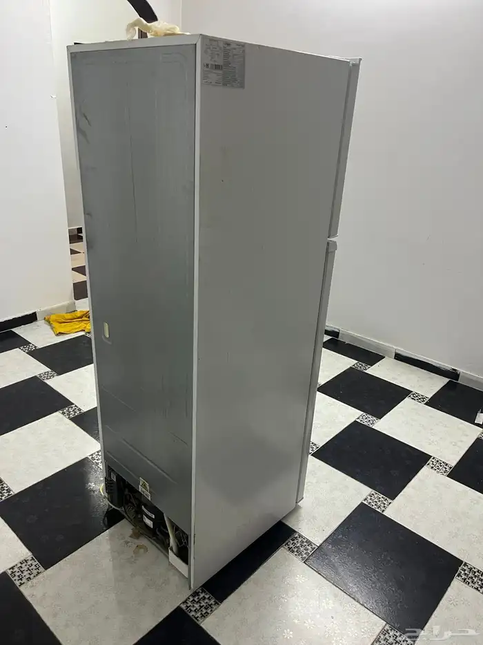 ثلاجة شبه جديده للبيع 1