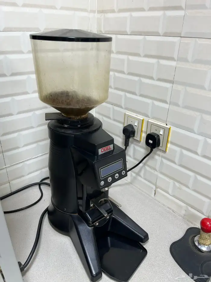 كوفي شوب للتقبيل على الشارع العام بالقوز 10